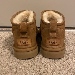 UGG Classic Ultra Mini Size 8 in Chestnut